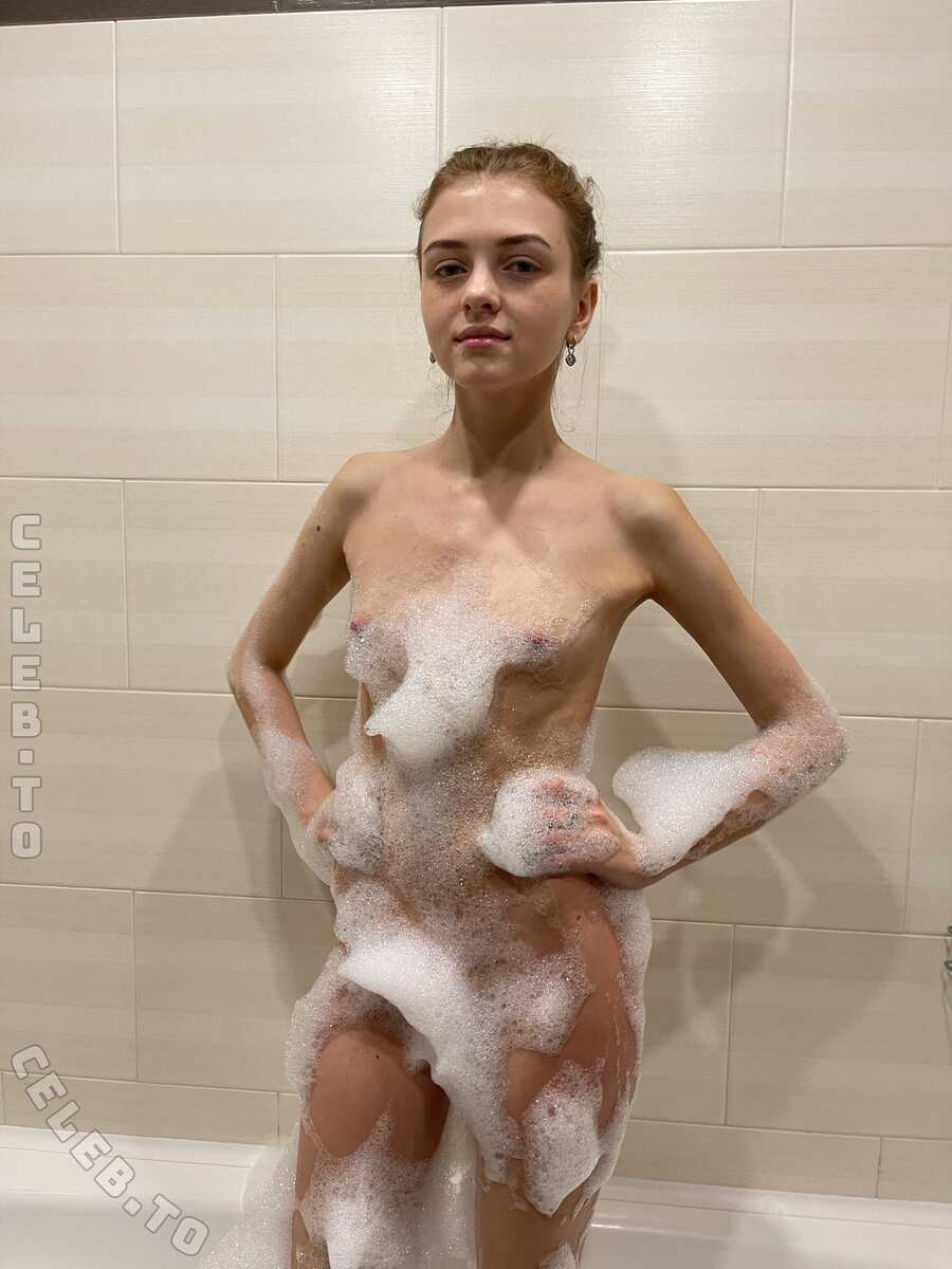 freckles nude photo 16