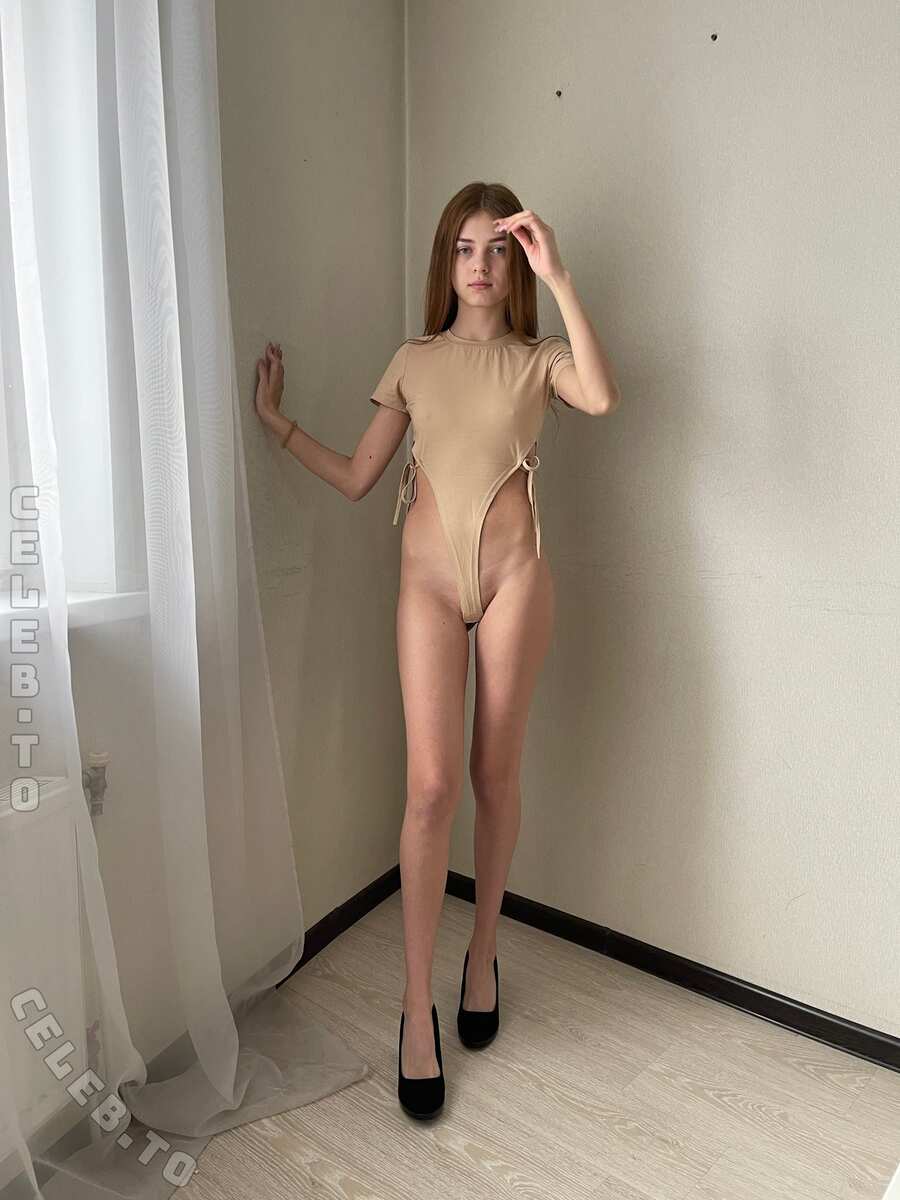 freckles nude photo 1