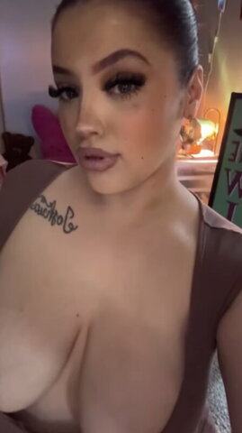 frennchhie nude photo 4