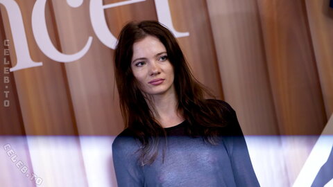 Freya Allan – Source and thanks to need4speed A few more from the "Sunny Dancer" London Premiere, this time a few UHQ…
