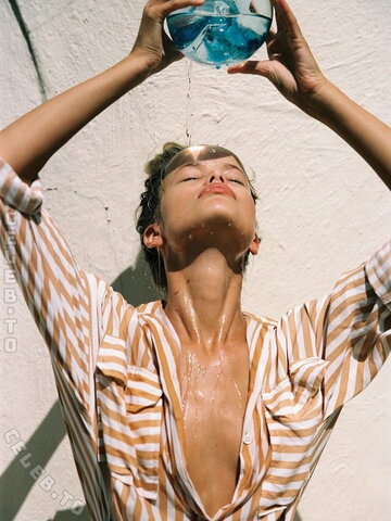 Frida Aasen nude photo 5