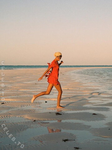 Frida Aasen nude photo 11