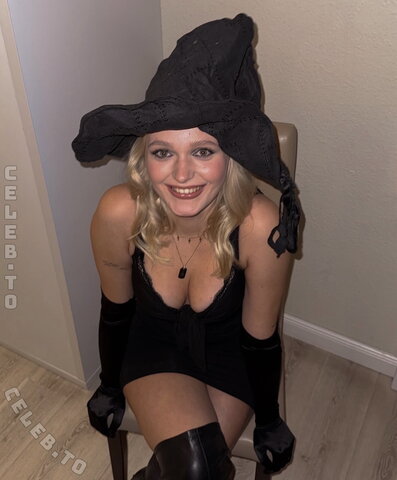 Frida Fischer nude photo 3
