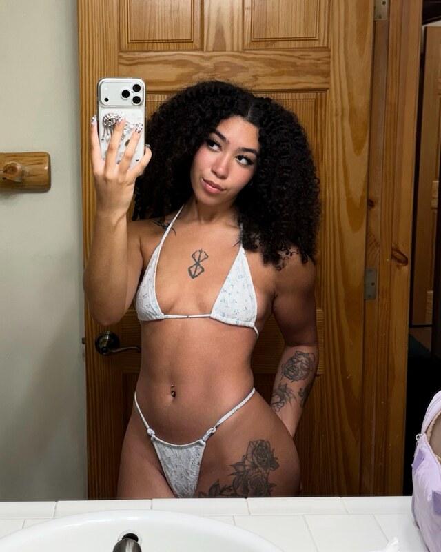 Frizzylifts nude photo 3