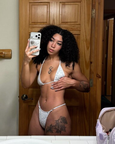 Frizzylifts nude photo 8