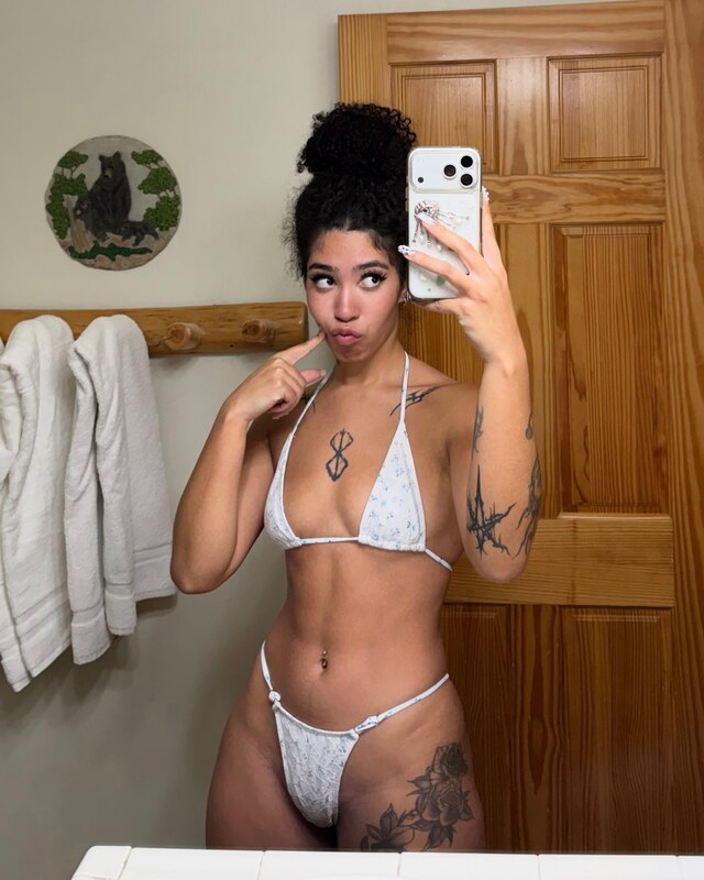 Frizzylifts nude photo 6