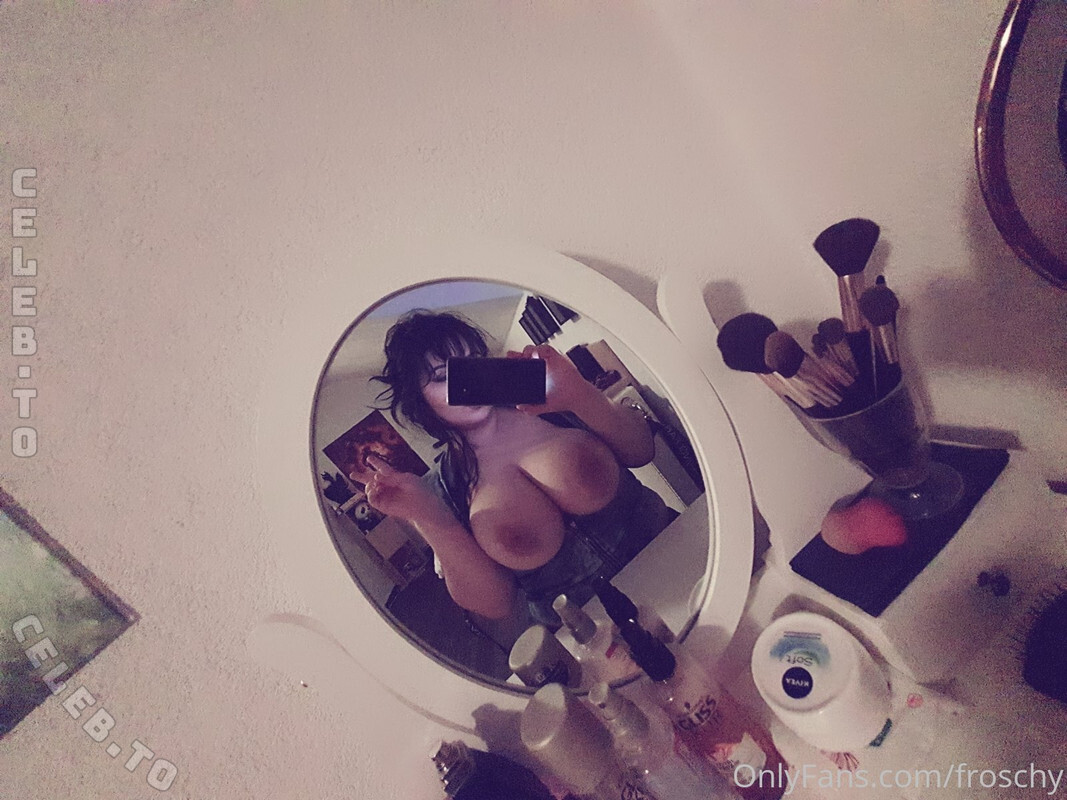 Froschy nude photo 9