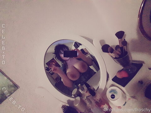Froschy nude photo 11