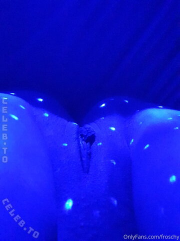 Froschy nude photo 9