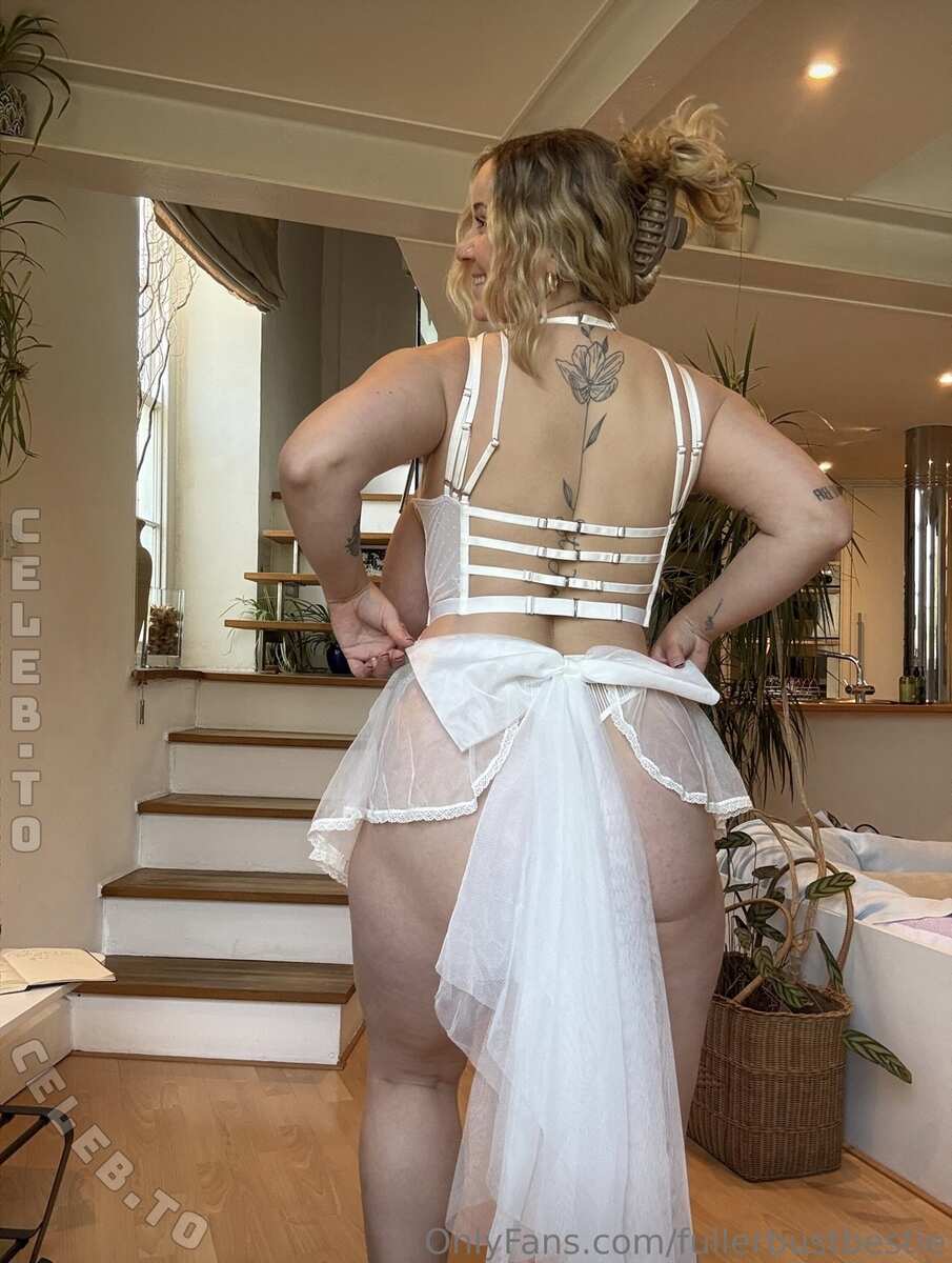 Fullerbustbestie nude photo 2