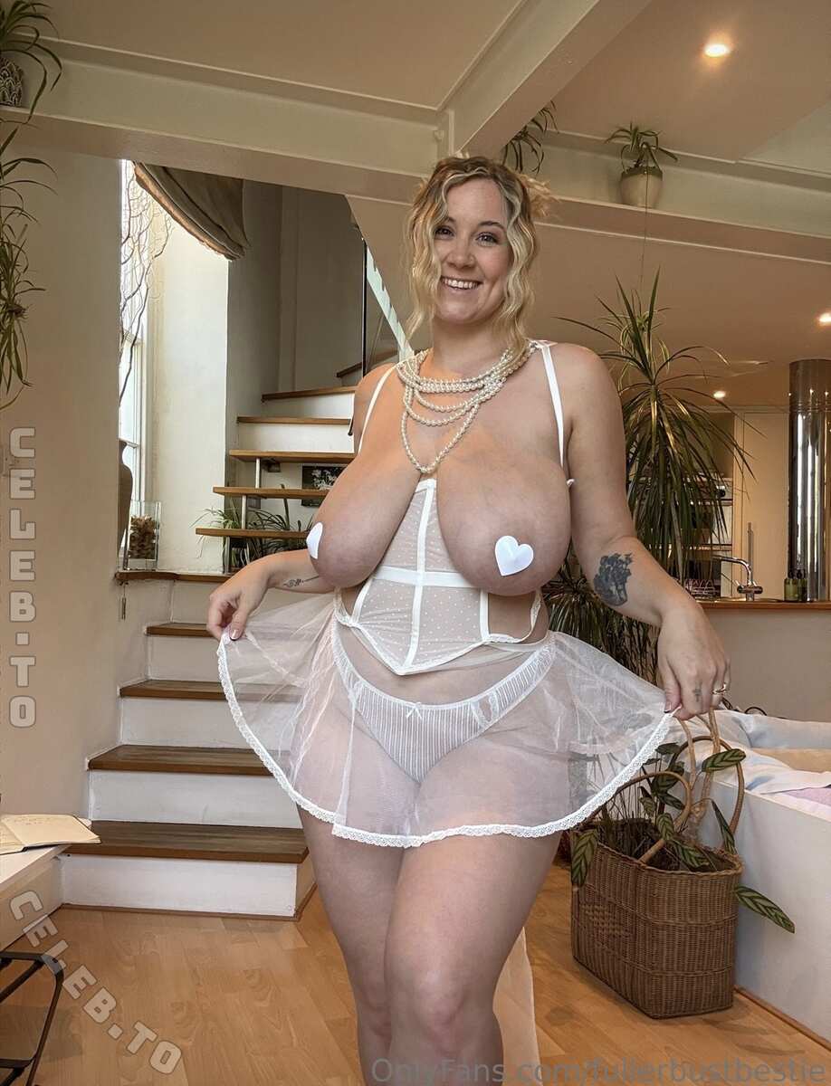 Fullerbustbestie nude photo 4