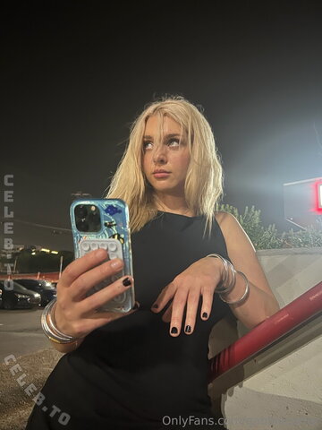 Gabbie Carter – Capturing the mood before the fun starts ❤️ 😏 Hi ( : Can't hold them in 🍒