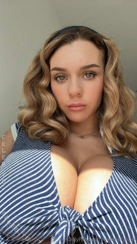 Gabbie Carter – look into my eyes suck them for me who's up for some fun? am i your type? cute lil pic of me