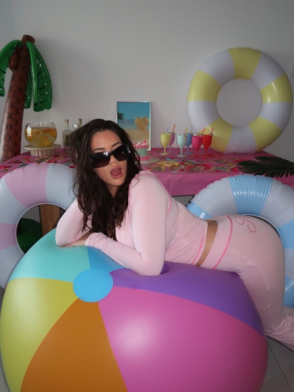 Gabby McCarthy nude photo 15
