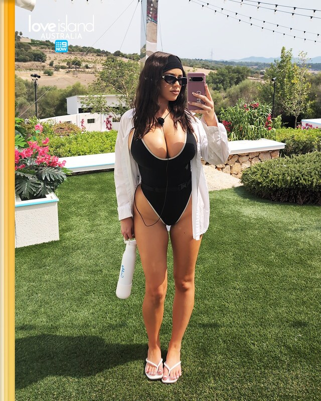 Gabby McCarthy nude photo 29