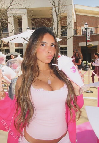 Gabriela Moura nude photo 125