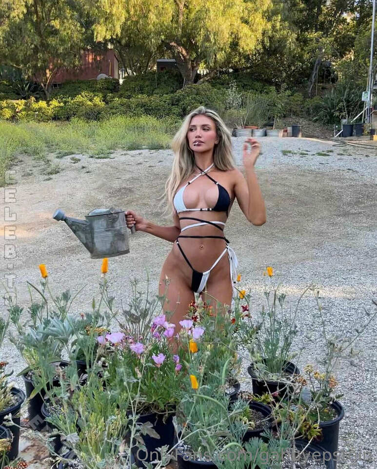 Gabrielle Epstein nude photo 13