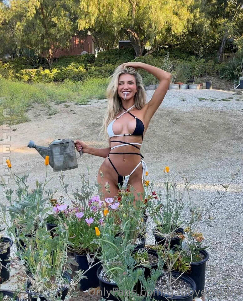 Gabrielle Epstein nude photo 16