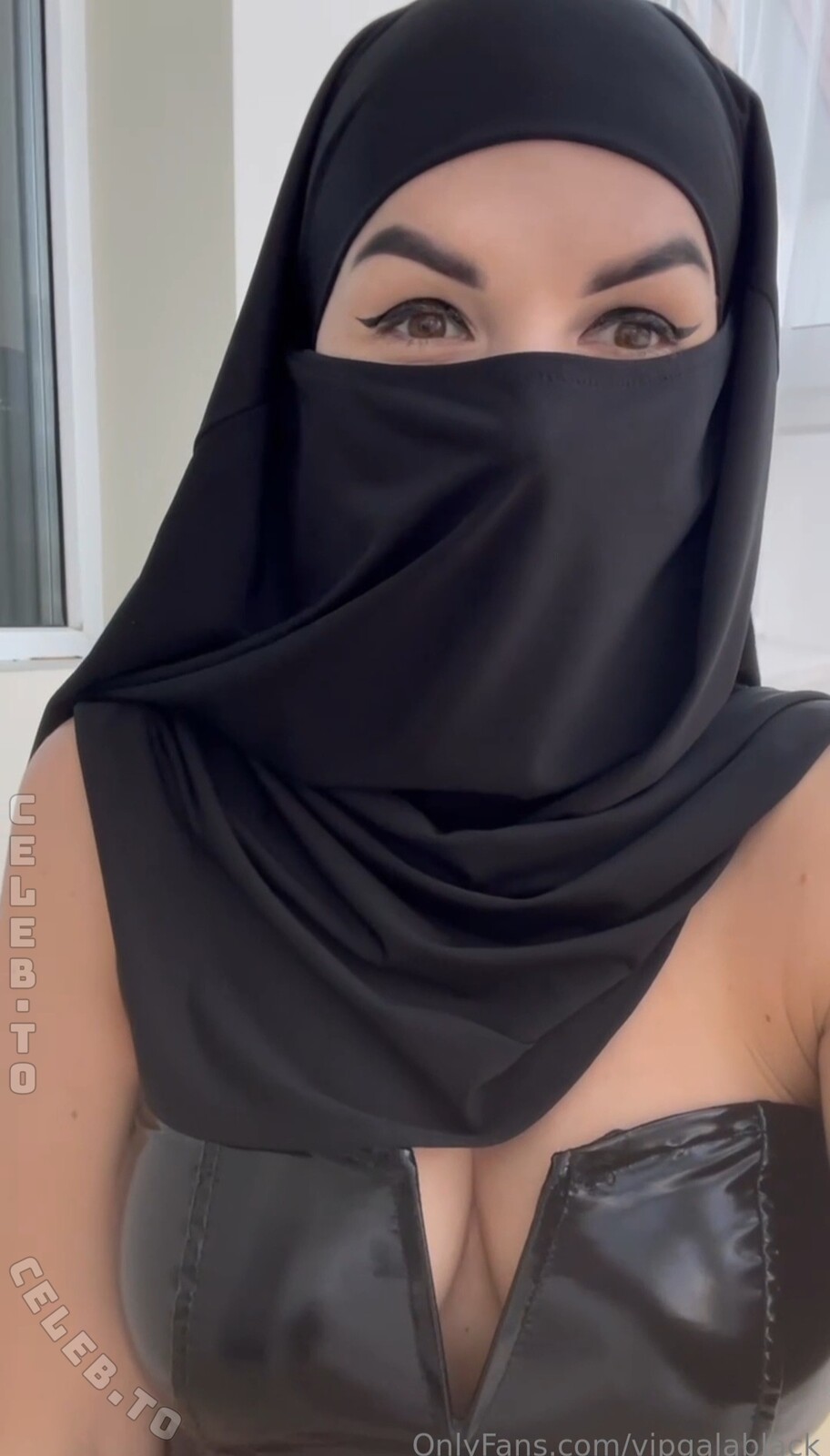 Gala Black nude photo 1