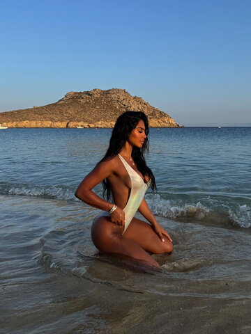Gallienne Nabila nude photo 10