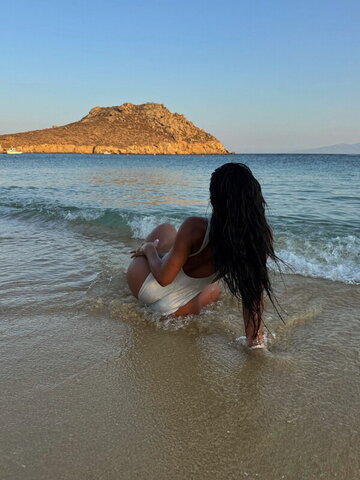 Gallienne Nabila nude photo 6