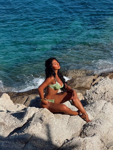 Gallienne Nabila Hot (9 photos)