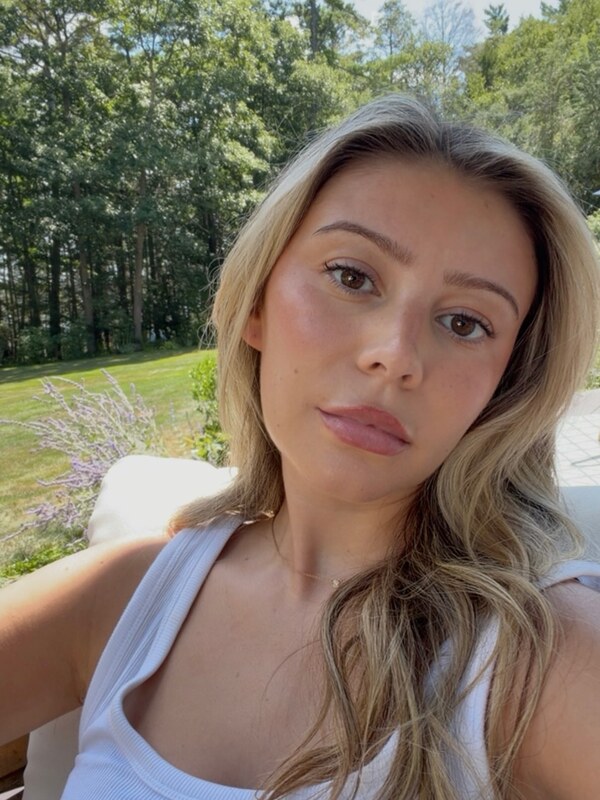 Genevieve Hannelius nude photo 5