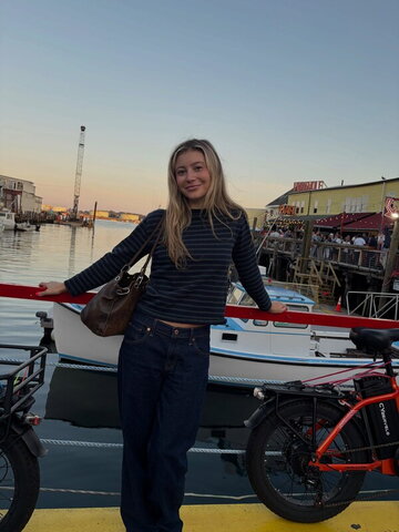 Genevieve Hannelius nude photo 3