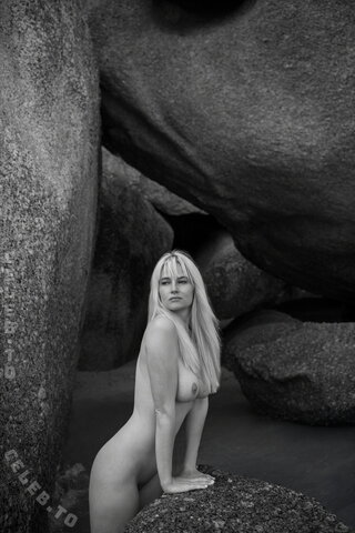 Genevieve Morton nude photo 25