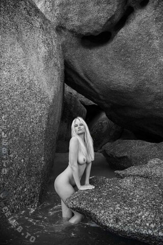 Genevieve Morton nude photo 24