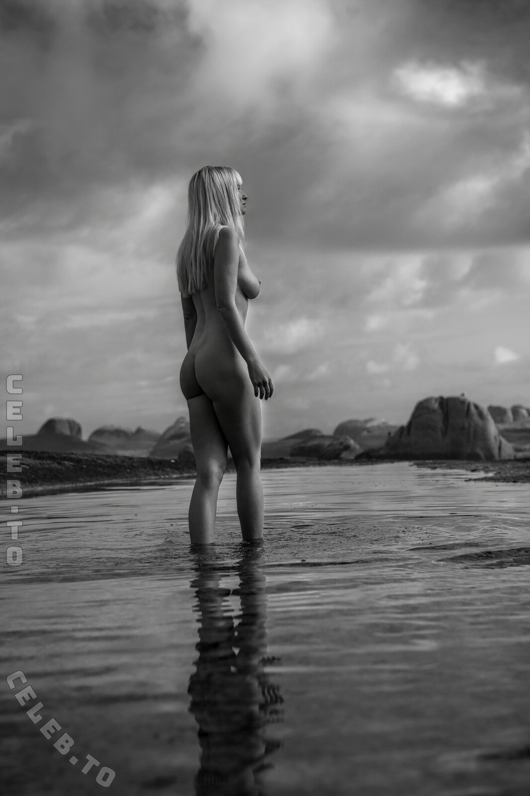 Genevieve Morton nude photo 5