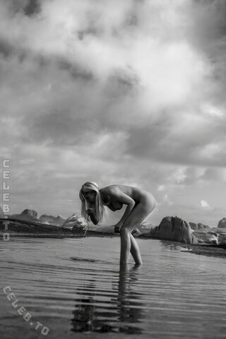 Genevieve Morton nude photo 10