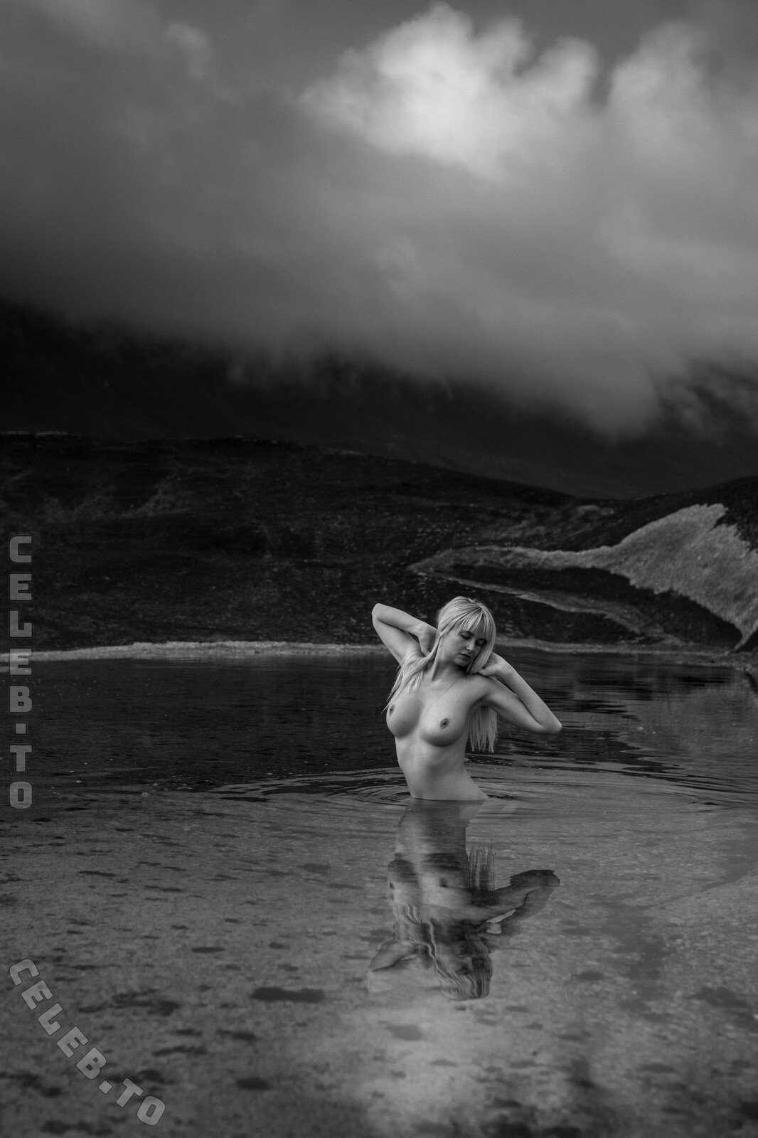 Genevieve Morton nude photo 9