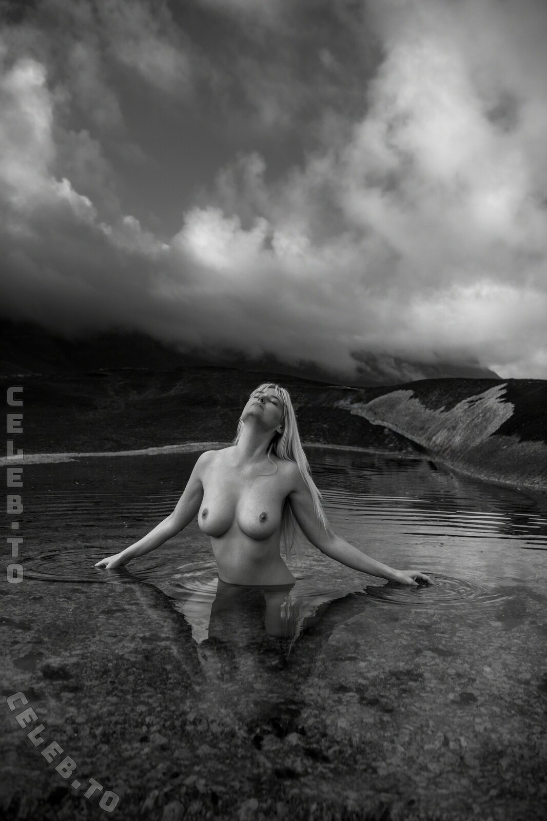Genevieve Morton nude photo 13