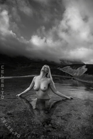 Genevieve Morton nude photo 4