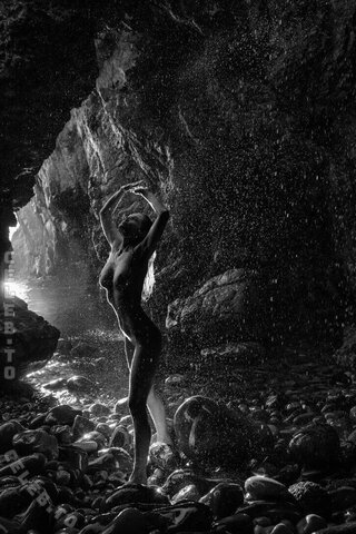 Genevieve Morton nude photo 20