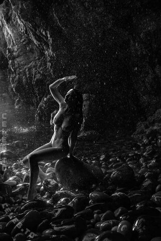 Genevieve Morton nude photo 18