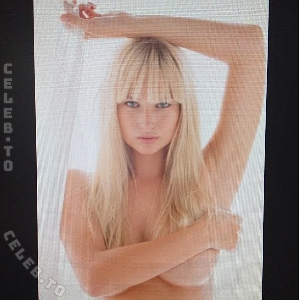 Genevieve Morton nude photo 4