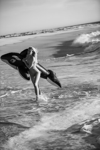 Genevieve Morton nude photo 32