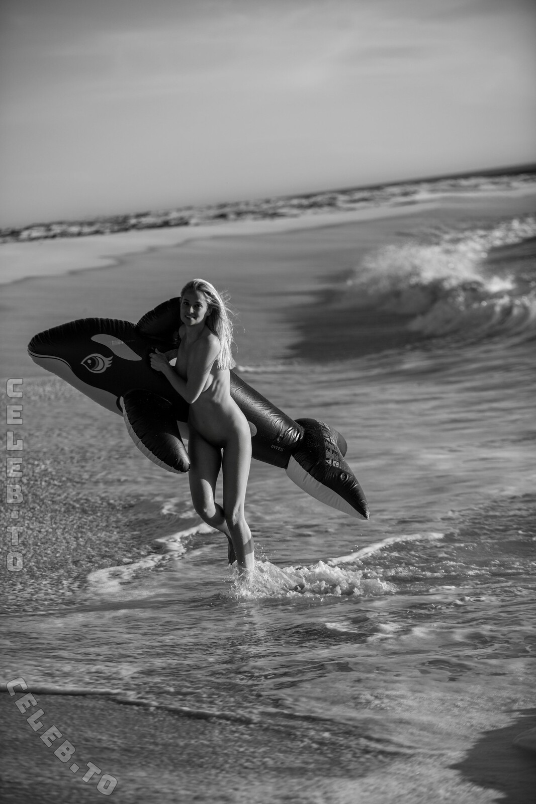 Genevieve Morton nude photo 14