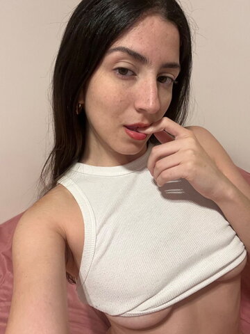 Gennesys nude photo 4
