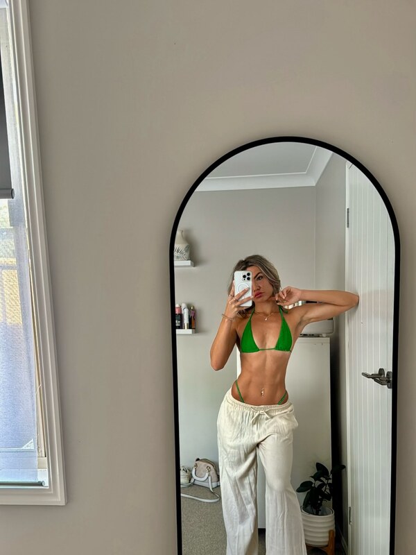 Georgia Barker GC nude photo 2