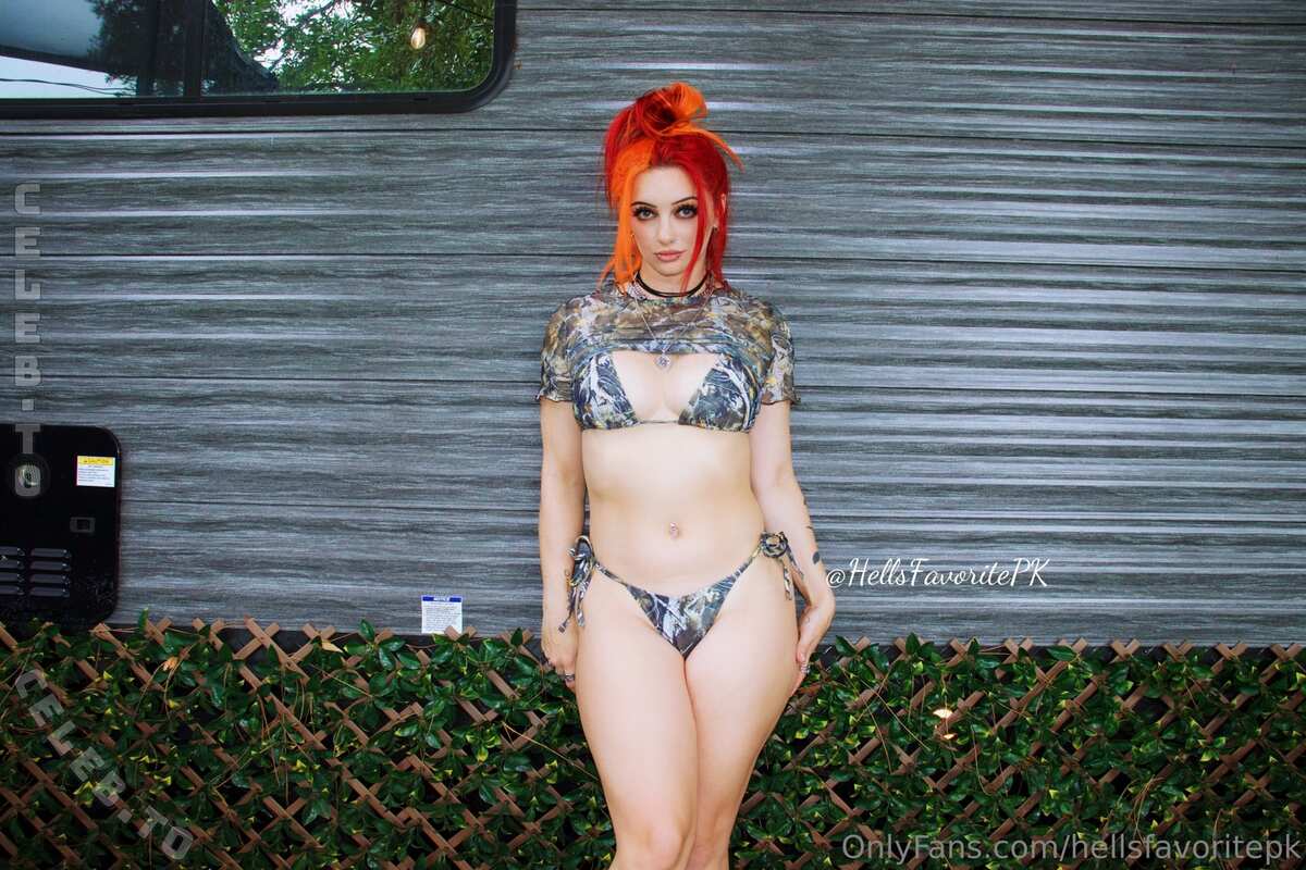 Gigi Dolin nude photo 10