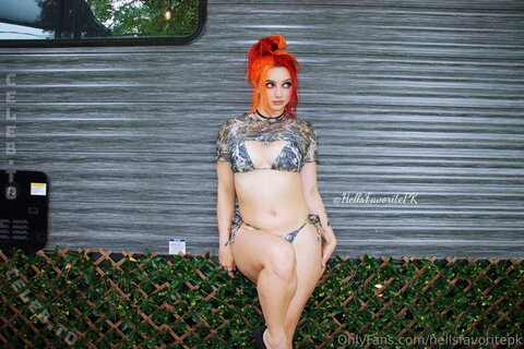 Gigi Dolin nude photo 1