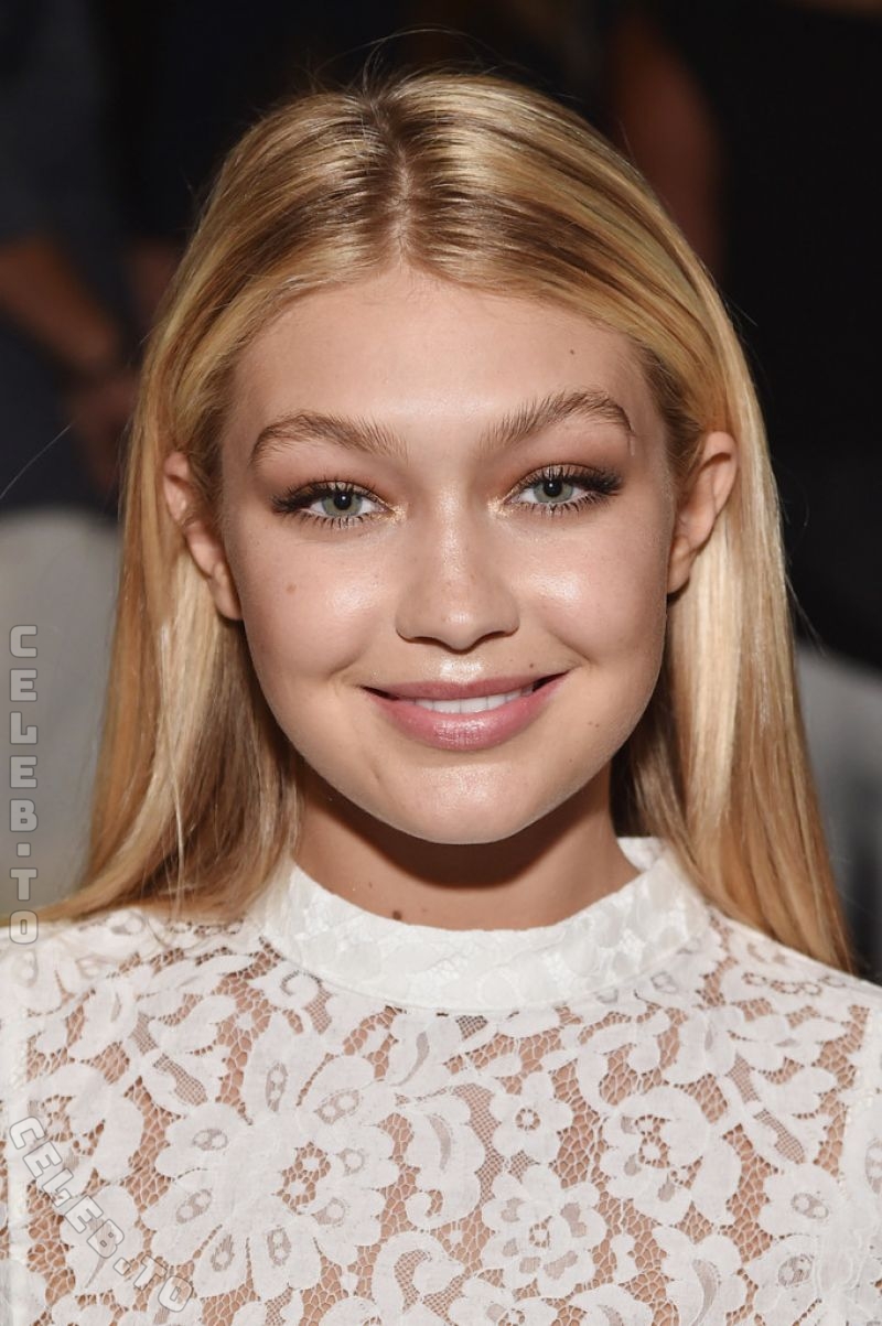Gigi Hadid nude photo 7