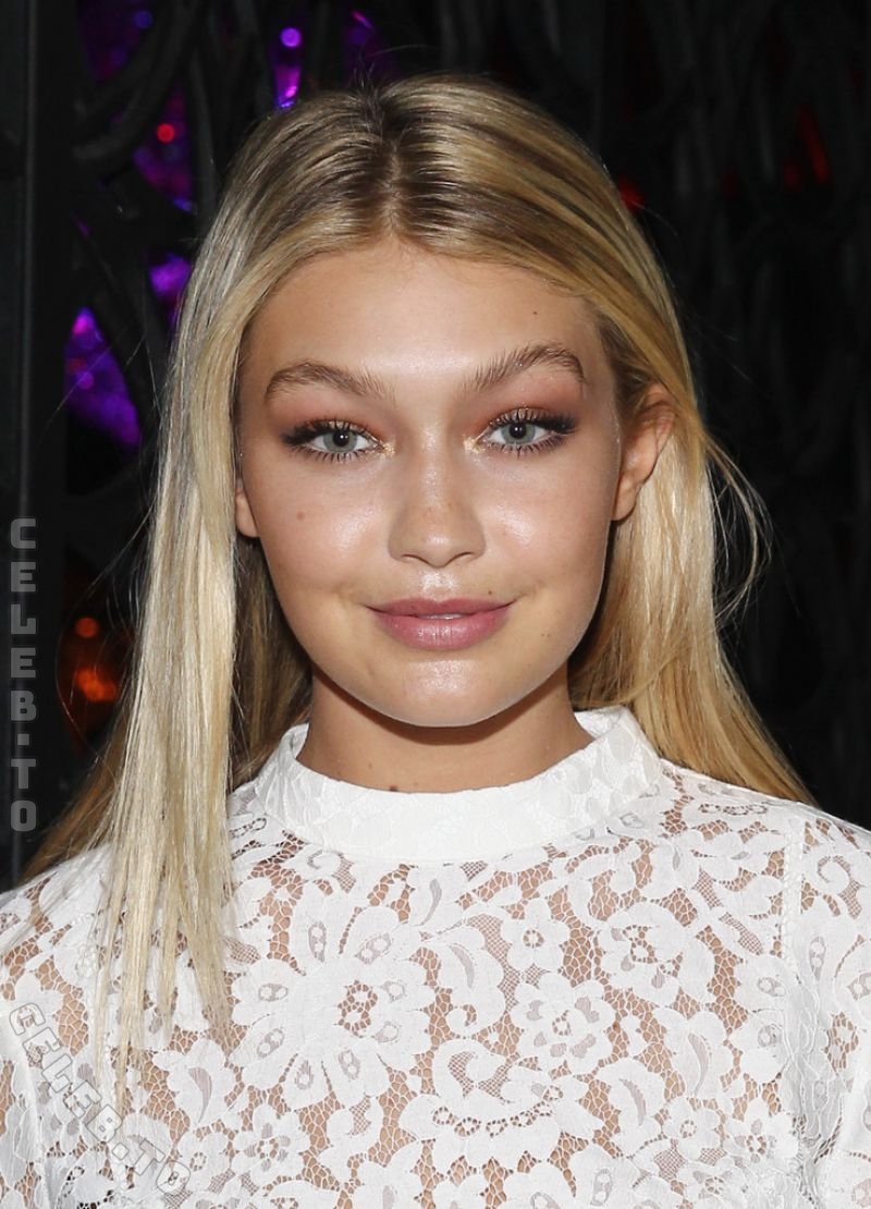 Gigi Hadid nude photo 9