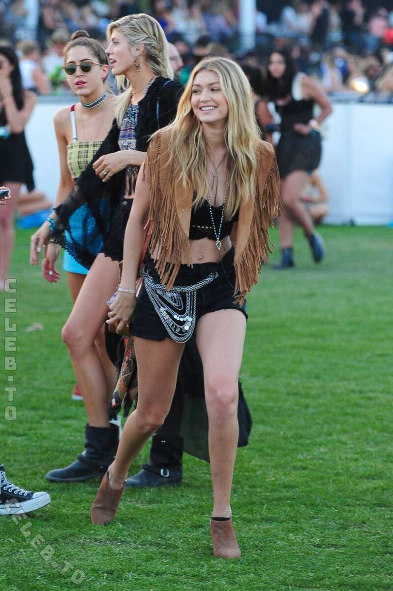 Gigi Hadid nude photo 6