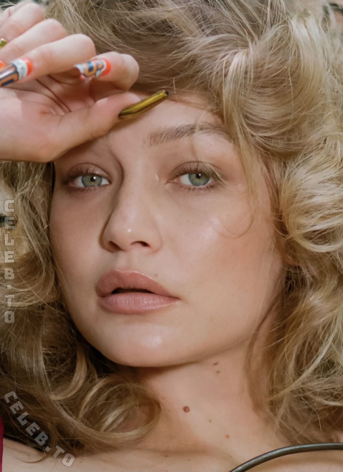 Gigi Hadid nude photo 11