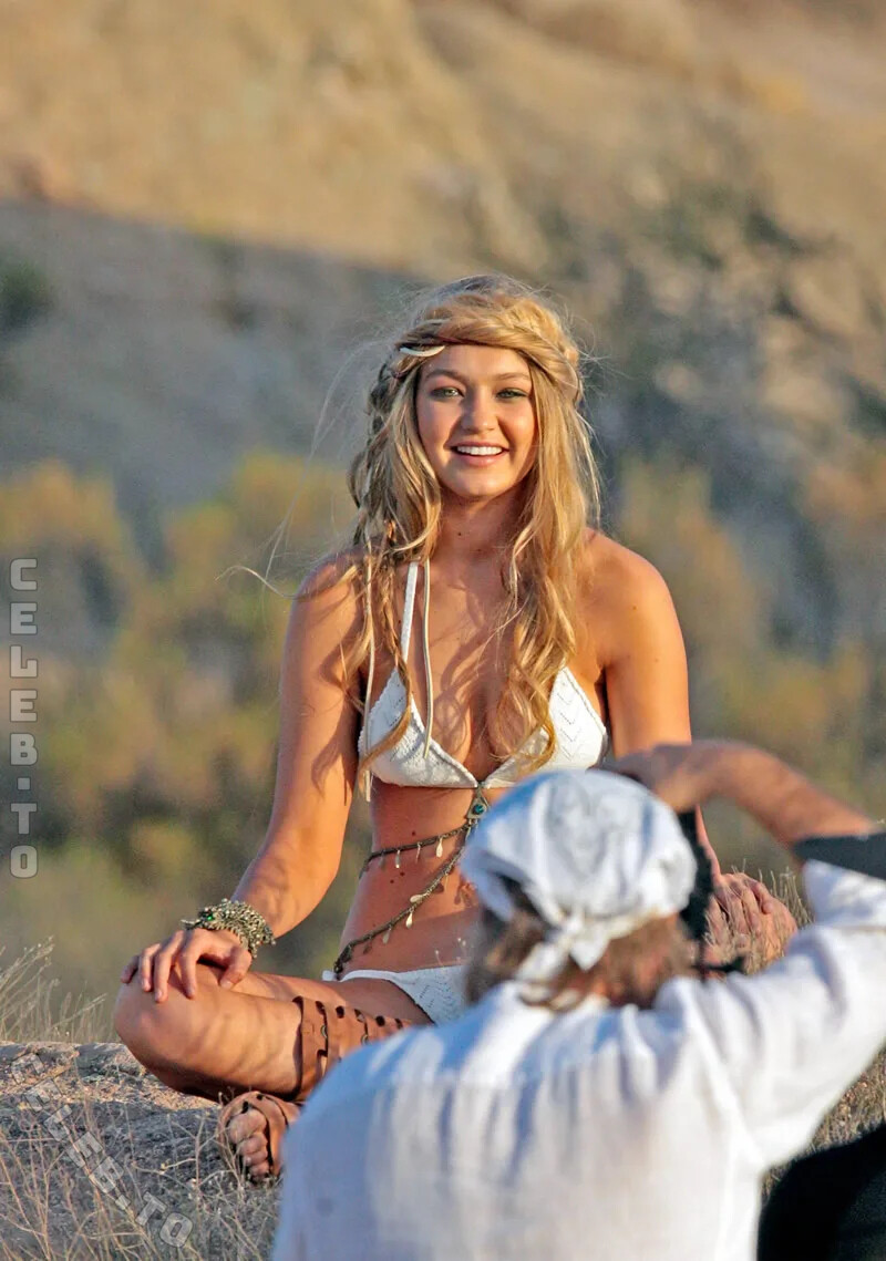 Gigi Hadid nude photo 11