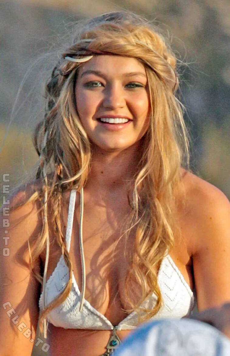 Gigi Hadid nude photo 12